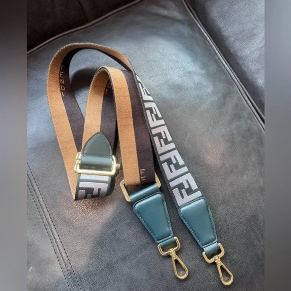 Fendi small sunshine tote bag + extra 900 dollar double sided strap included - Picture 11 of 11